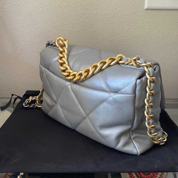 Handbags - 19 shoulder bag